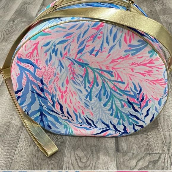 Lilly Pulitzer Perfect condition Kaleidoscope Coral Round Luggage Bag - Picture 8 of 12